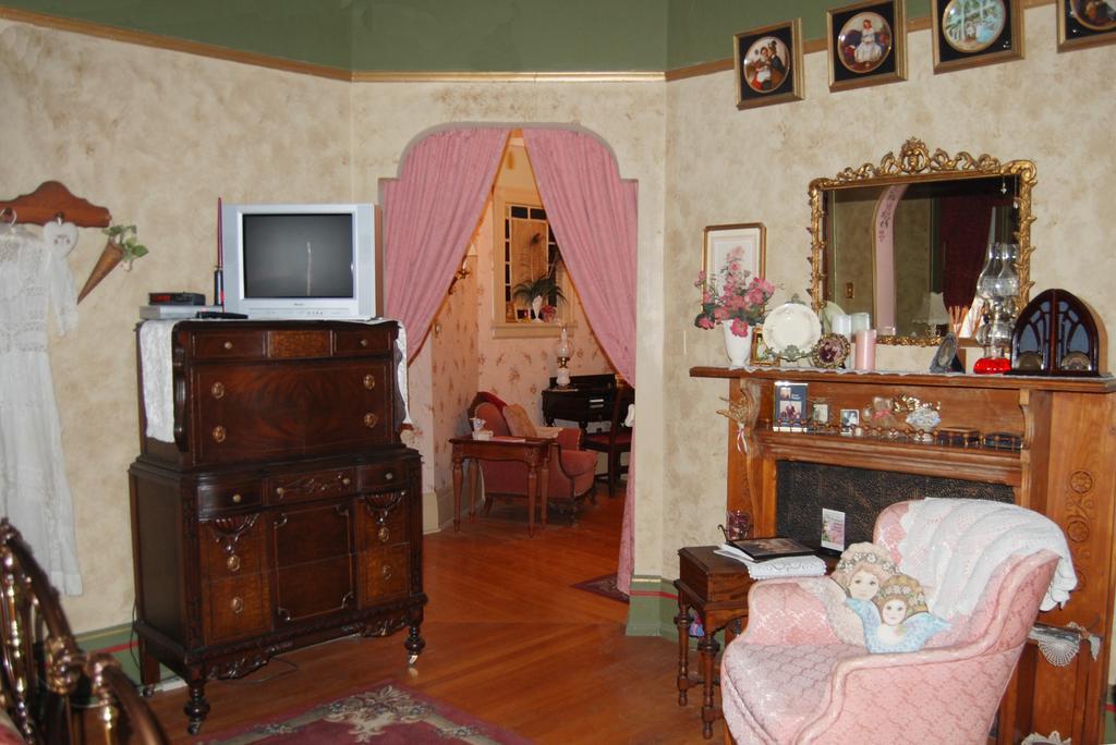מילווקי Schuster Mansion Bed & Breakfast חדר תמונה