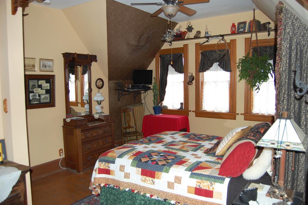 מילווקי Schuster Mansion Bed & Breakfast חדר תמונה